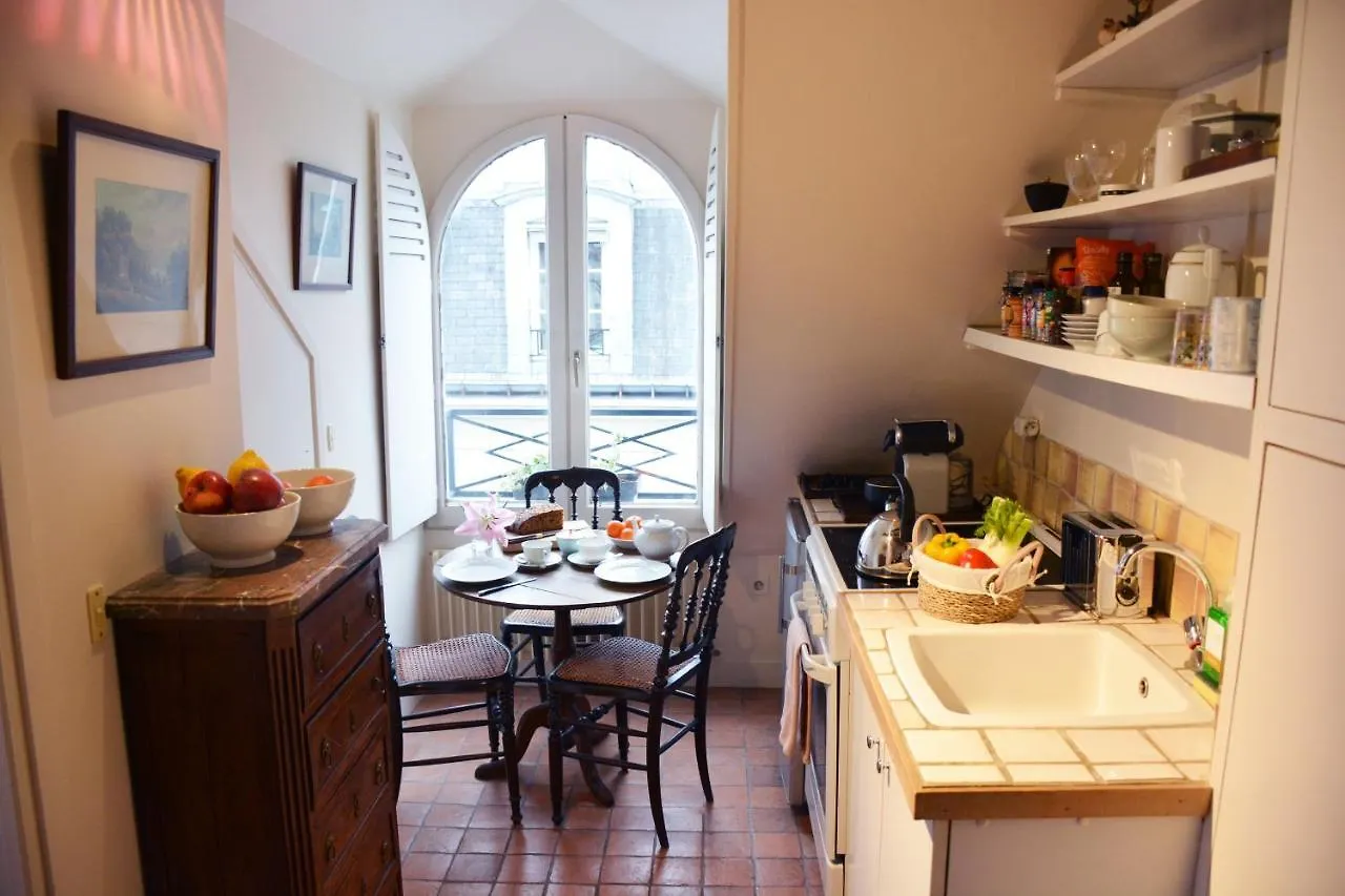 Charming Studio Near Louvre París 0*,
